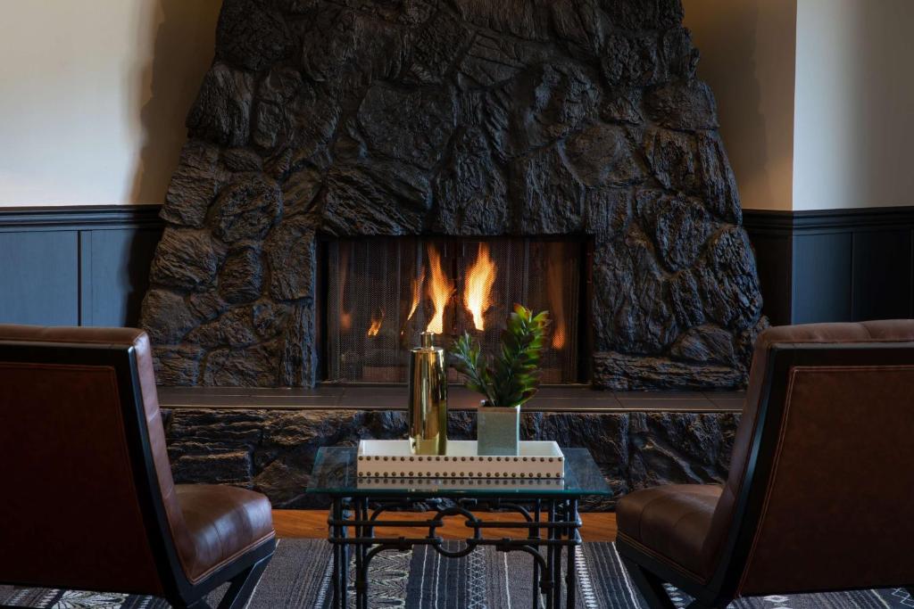 Posezení v ubytování SureStay Hotel by Best Western Castlegar