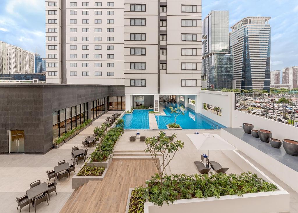 Bazén v ubytování Seda Bonifacio Global City nebo v jeho okolí