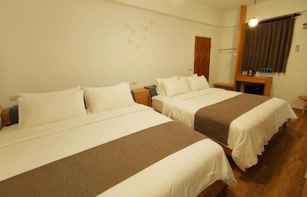 Postel nebo postele na pokoji v ubytování 高寮貳陸之貳民宿 Gaoliao 26-2 Simple Home Life