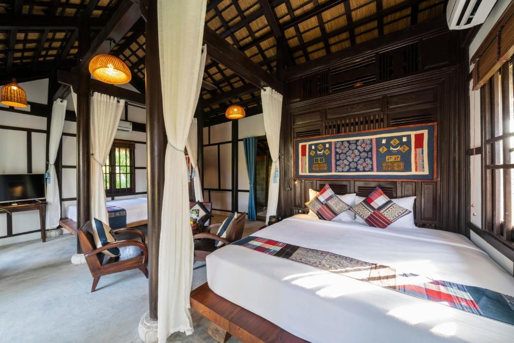 Bungalow Bên Hồ