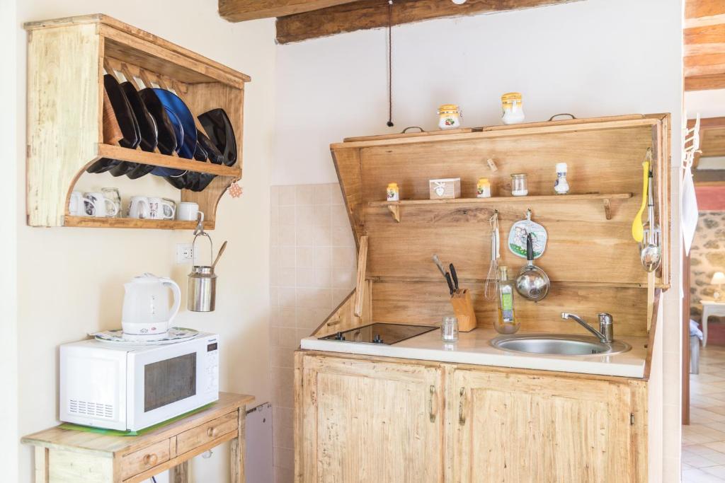 Kuchnia lub aneks kuchenny w obiekcie Agriturismo di là dall'Acqua