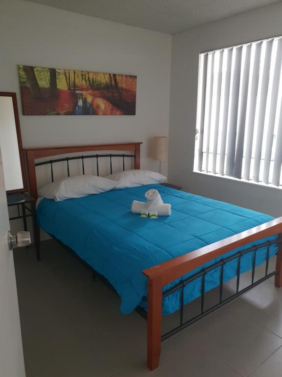 Postel nebo postele na pokoji v ubytování Bayview Harbourview Apartments