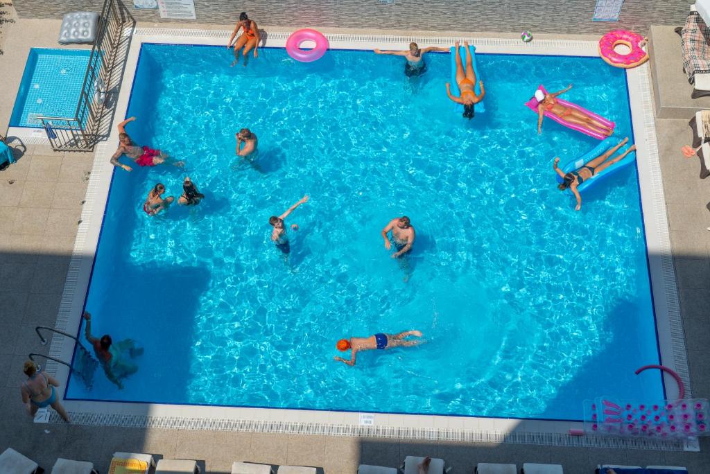 Bazén v ubytování Kleopatra Life Hotel nebo v jeho okolí