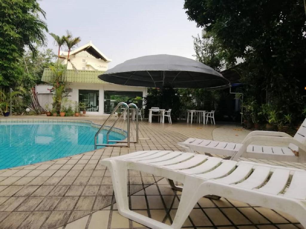 Bazén v ubytování Terrace Hotel nebo v jeho okolí