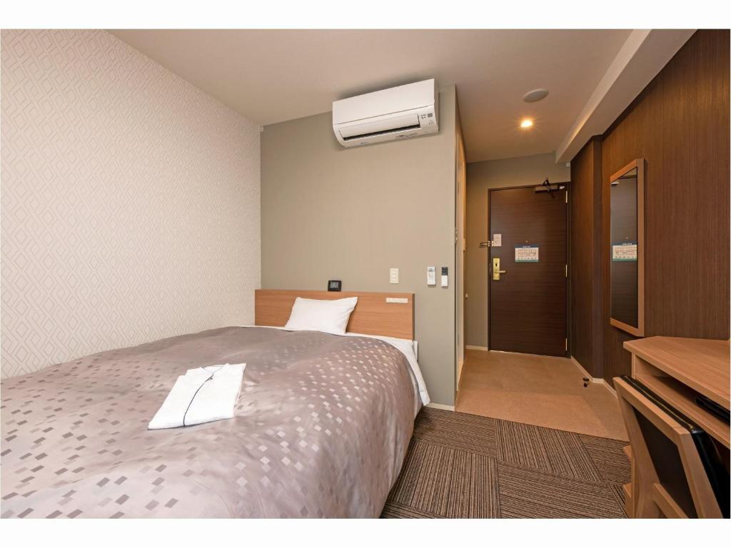 Postel nebo postele na pokoji v ubytování Amagasaki Plaza Hotel Hanshin Amagasaki