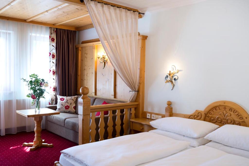 A bed or beds in a room at Hotel Auhof