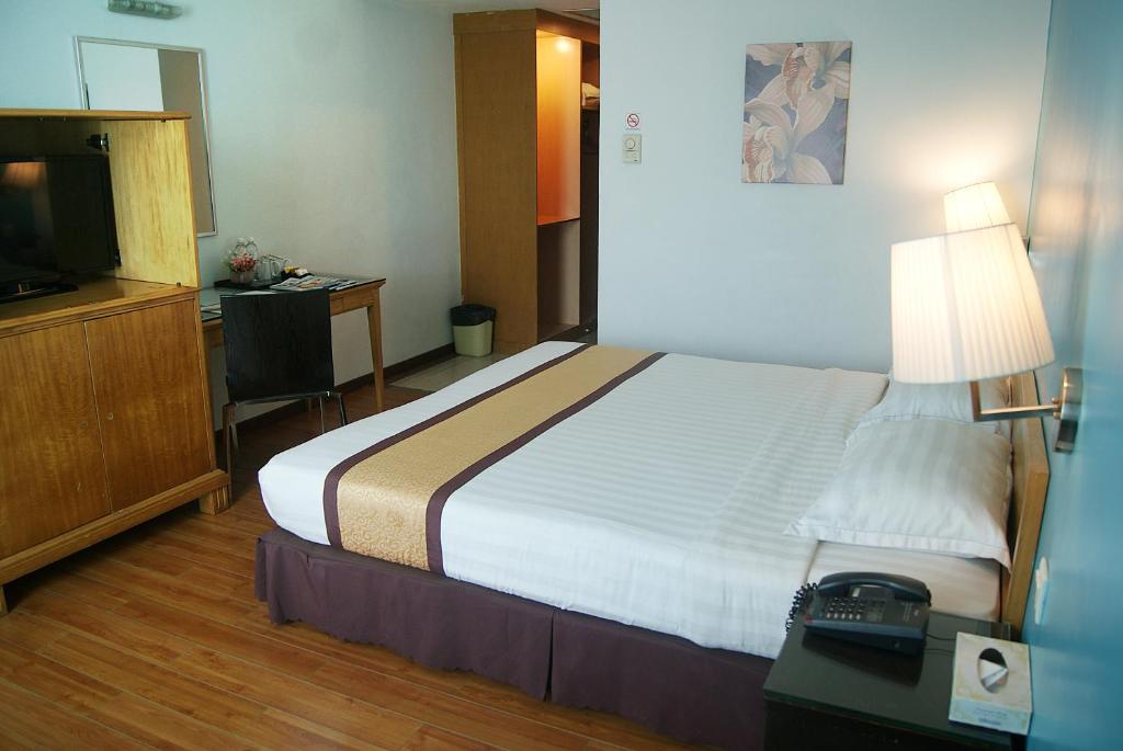 Postel nebo postele na pokoji v ubytování Tang Dynasty Bay Hotel