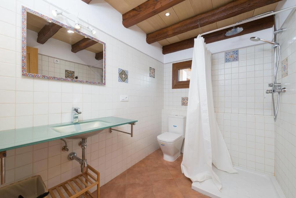 Koupelna v ubytování Sa Plana (Villa Calvia)