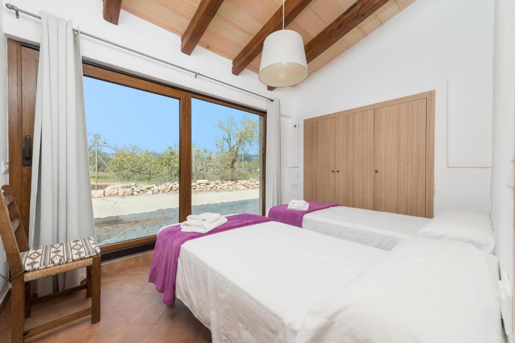 Postel nebo postele na pokoji v ubytování Sa Plana (Villa Calvia)