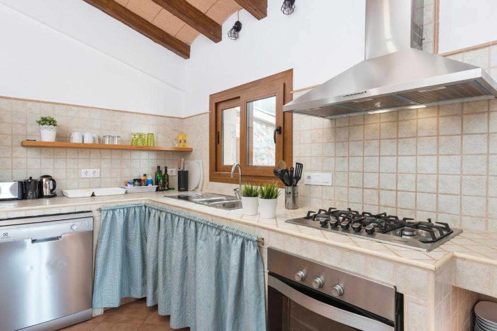 Kuchyň nebo kuchyňský kout v ubytování Sa Plana (Villa Calvia)