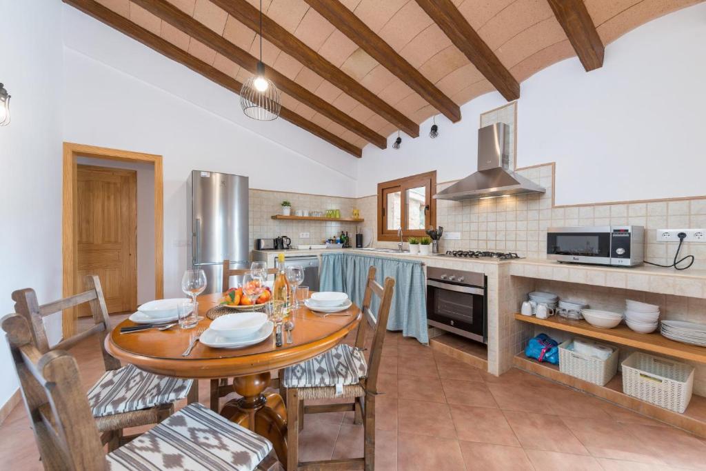 Kuchyň nebo kuchyňský kout v ubytování Sa Plana (Villa Calvia)