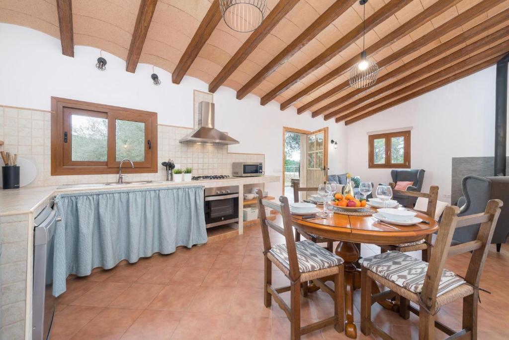 Kuchyň nebo kuchyňský kout v ubytování Sa Plana (Villa Calvia)