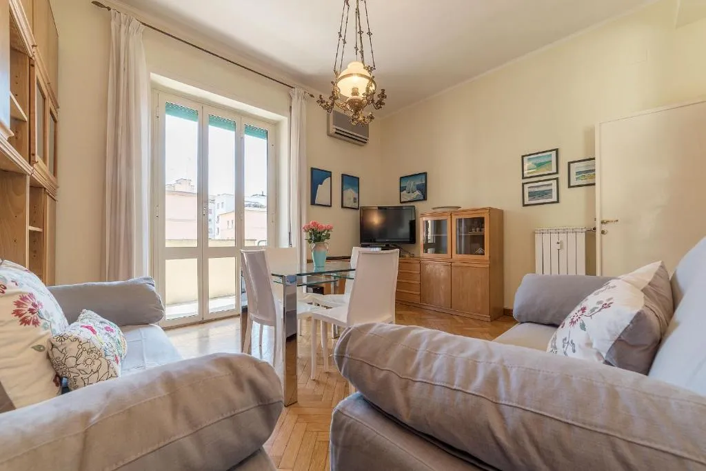 Fit for a family in Monteverde, Roma, Italia