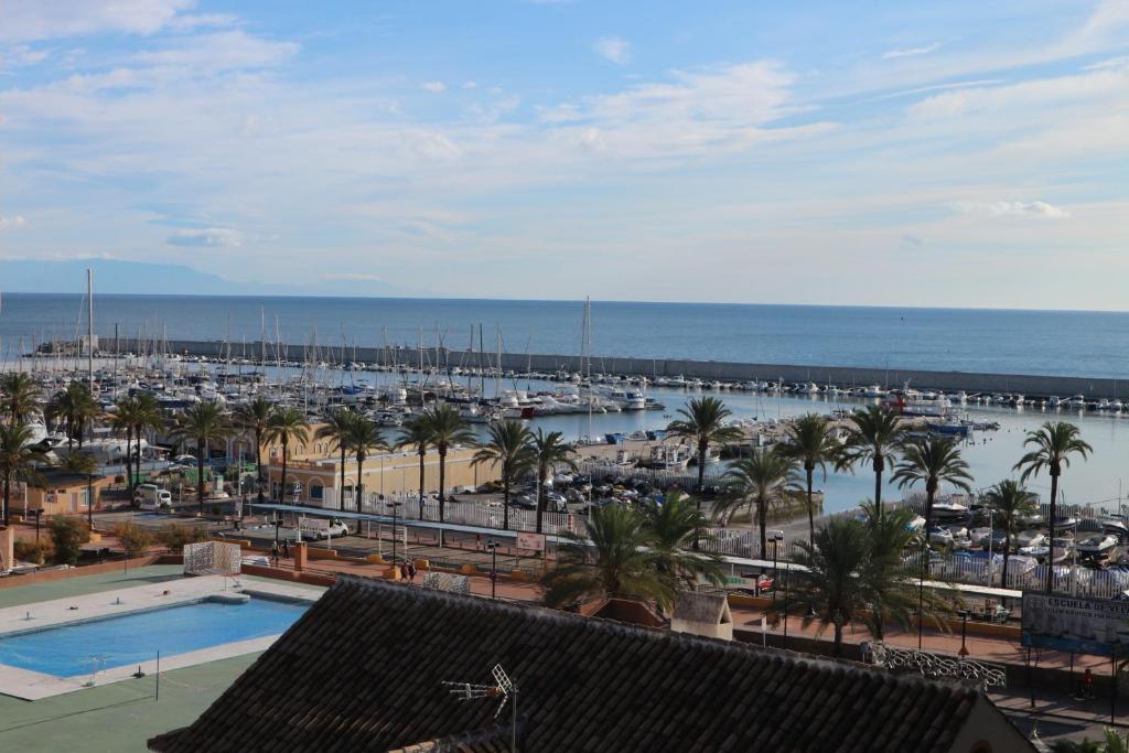 Vista de la piscina de GRAN APARTAMENTO CERCA DE LA PLAYA CON PISCINA en EL CENTRO o d'una piscina que hi ha a prop