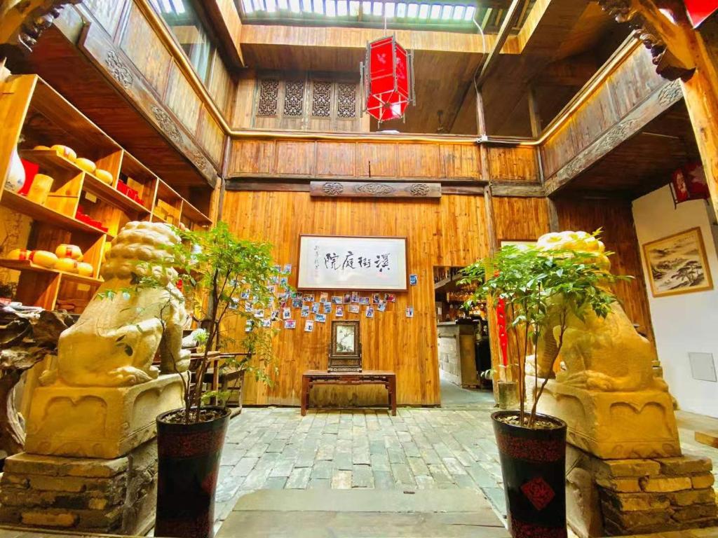 Zdjęcie z galerii obiektu Old Street Courtyard (Free Pick up Service) w mieście Huang Shan