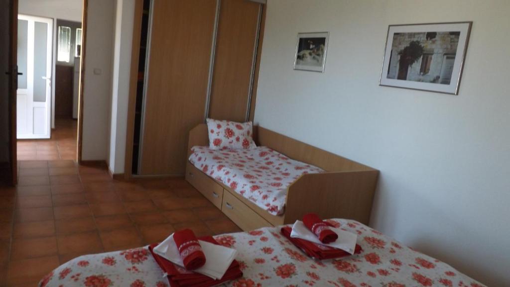 Voodi või voodid majutusasutuse Luštica Apartments toas