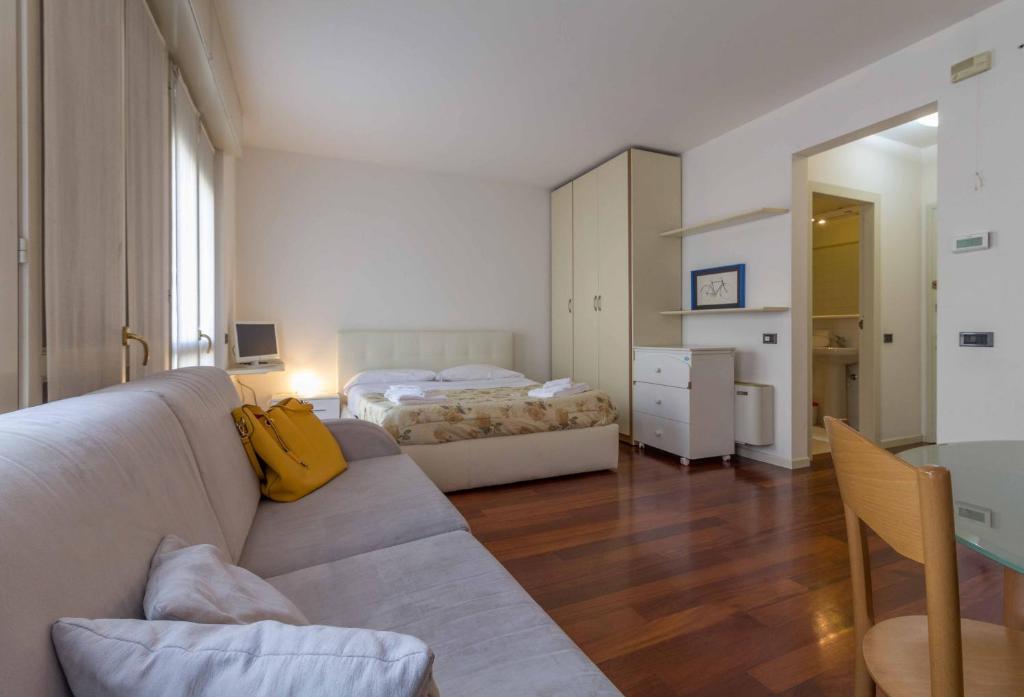 a living room with a couch and a bed at STUDIO ROMA 41 - Affitti Brevi Italia in Lecco