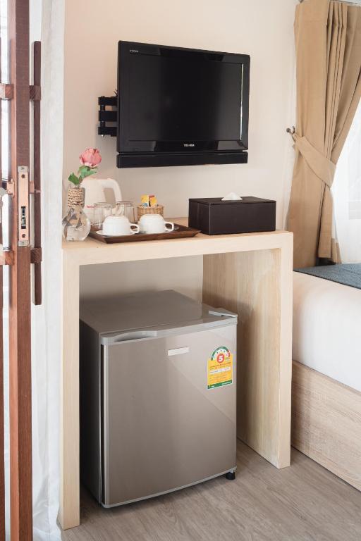 TV a/nebo společenská místnost v ubytování The C Samet Beach Resort SHA Plus