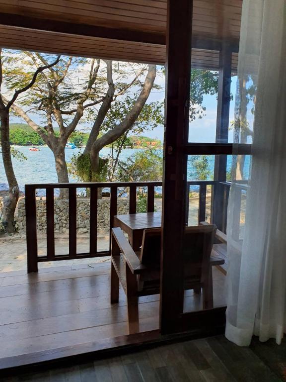 Balkón nebo terasa v ubytování The C Samet Beach Resort SHA Plus