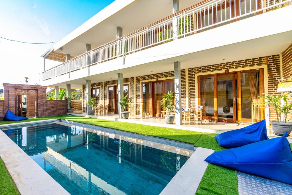 an image of a house with a swimming pool at Na-Mi Guesthouse Canggu in Canggu