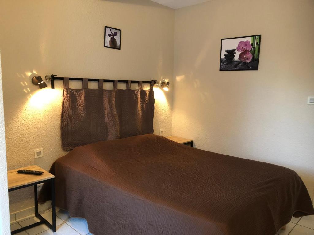 Postel nebo postele na pokoji v ubytování Hôtel Restaurant Les Falaises