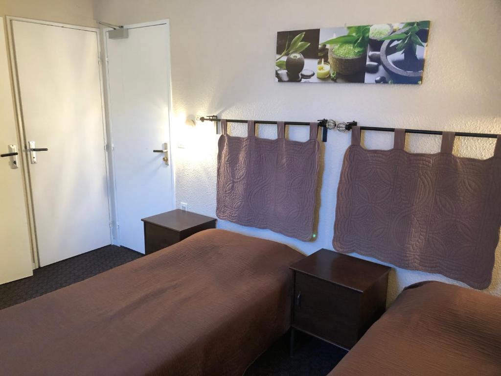 Postel nebo postele na pokoji v ubytování Hôtel Restaurant Les Falaises
