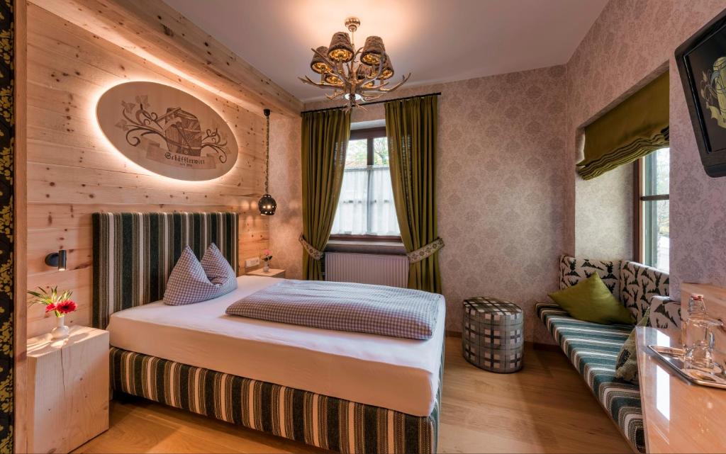 Postel nebo postele na pokoji v ubytování Hotel Schäfflerwirt