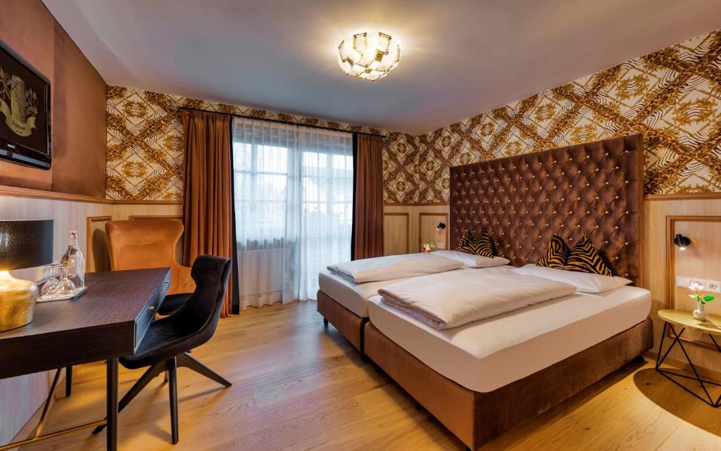 Postel nebo postele na pokoji v ubytování Hotel Schäfflerwirt
