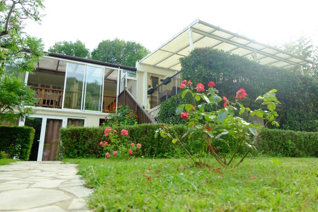Zahrada ubytování Hôtel Restaurant Les Falaises