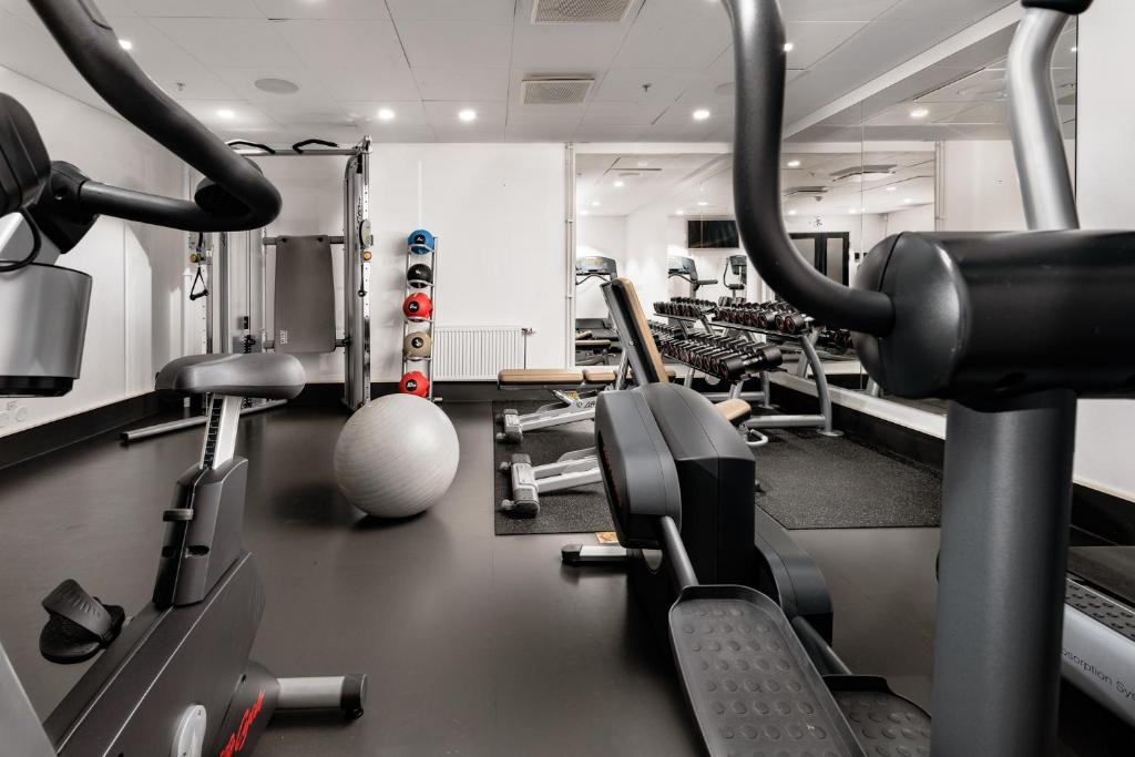Fitness centrum a/nebo fitness zařízení v ubytování Miss Clara by Nobis, Stockholm, a Member of Design Hotels™