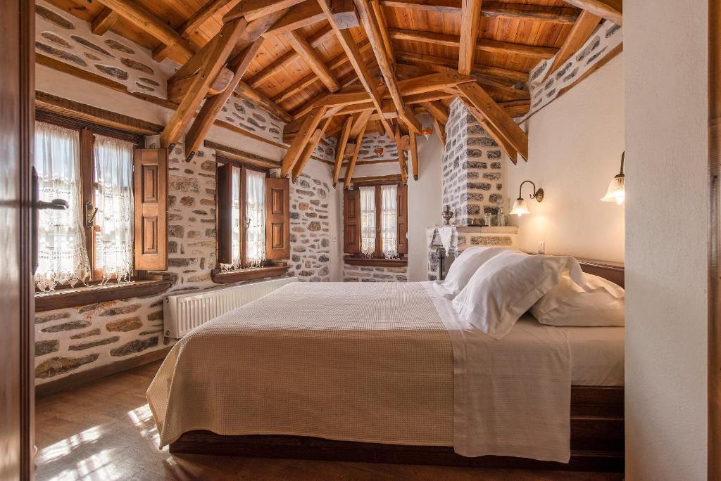 Postel nebo postele na pokoji v ubytování Archontiko Melanthi