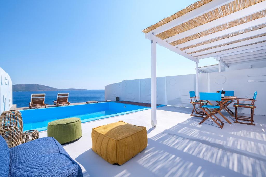 Bazén v ubytování Aelia Collection Suites - Adults Friendly nebo v jeho okolí