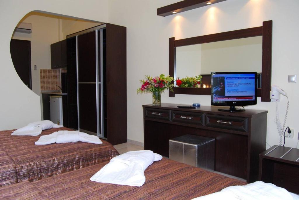 Philoxenia Village Hotel-Studios - Studio With Pool View