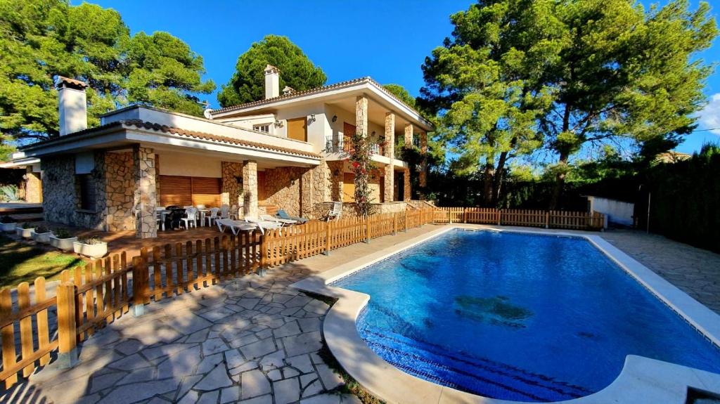 Bazén v ubytovaní Villa Bella Cala alebo v jeho blízkosti