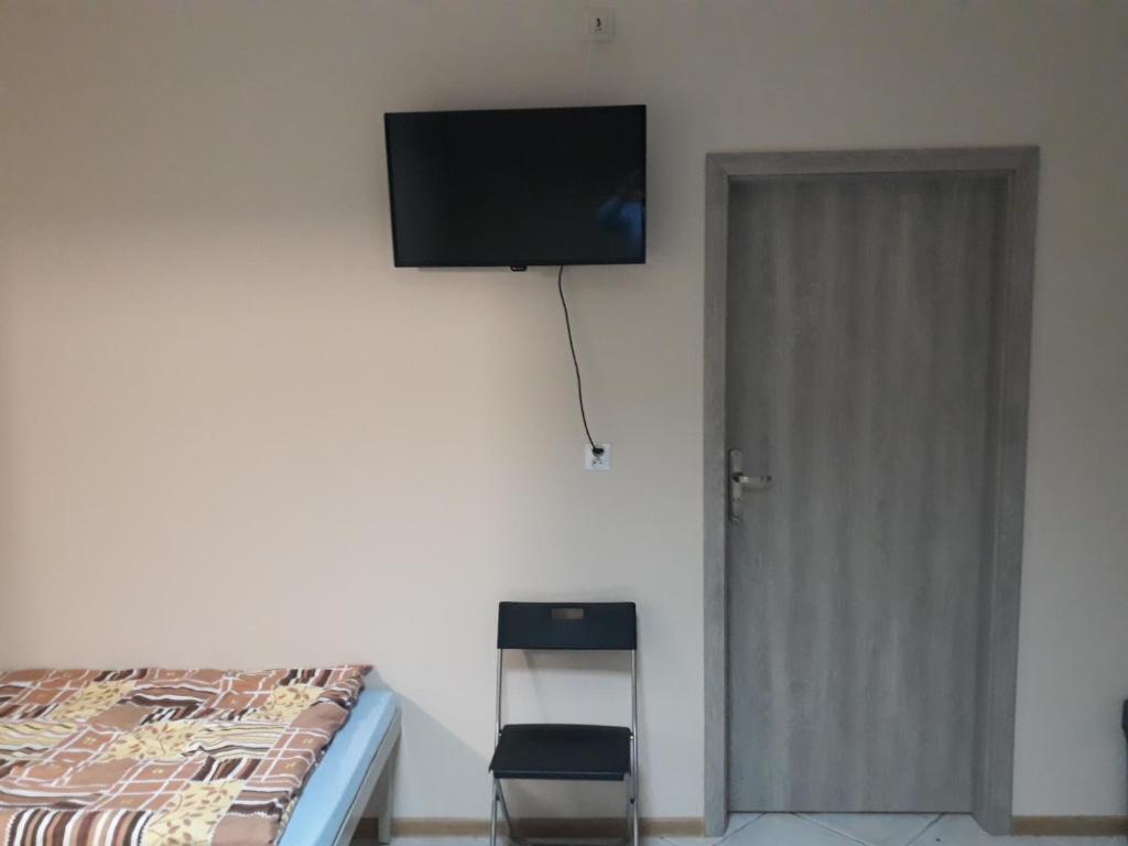 TV a/nebo společenská místnost v ubytování Noclegi Pod Kasztanami