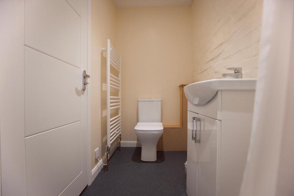 Spacious Apartment with Roof Terrace, near The Waterfront, Ipswich 8