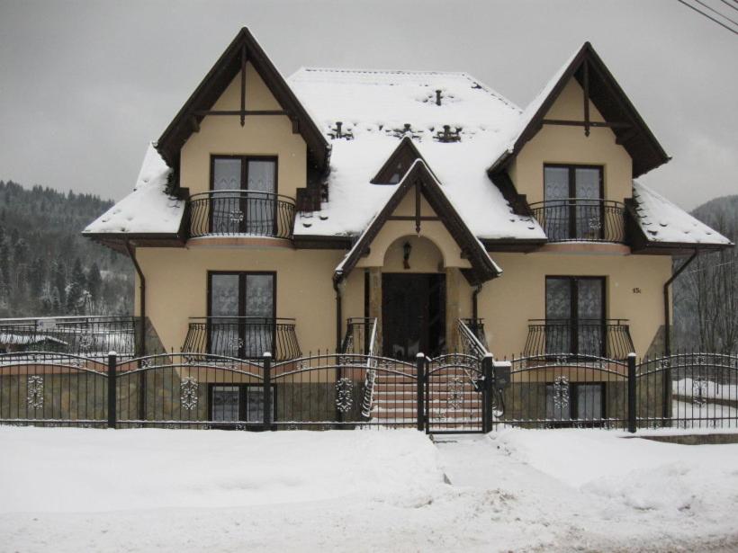 a house with snow on top of it at Pokoje u Grażynki in Szlachtowa