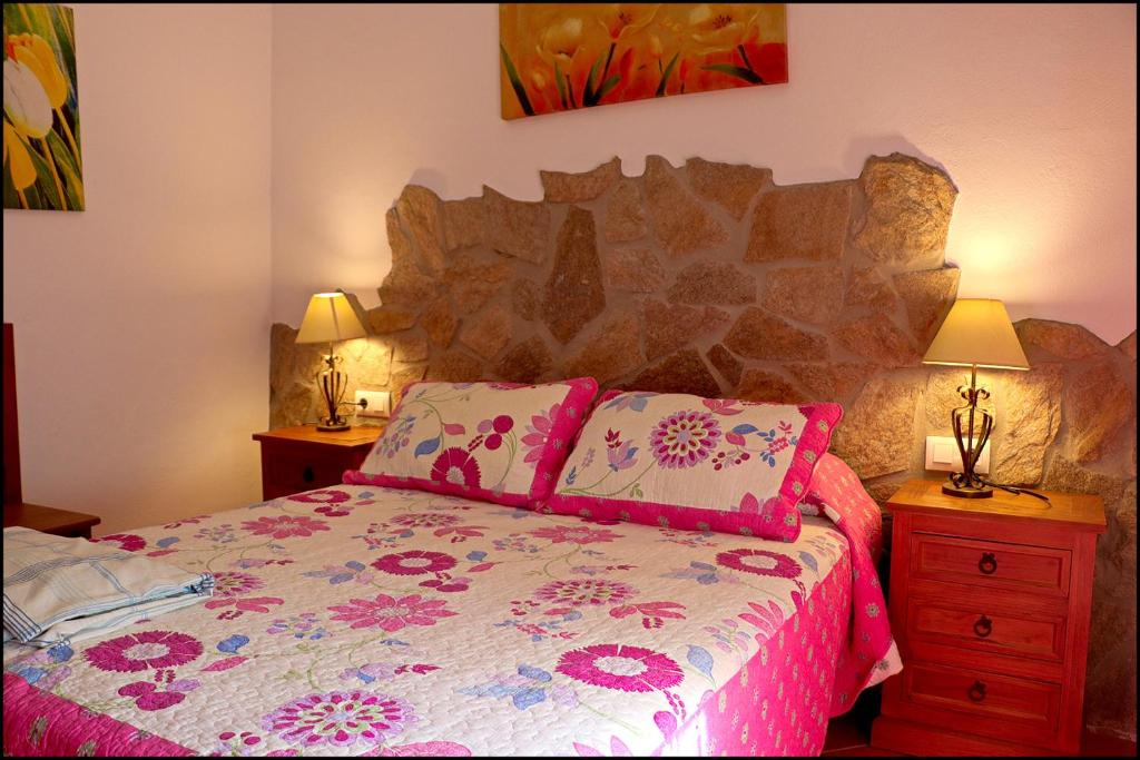 Łóżko lub łóżka w pokoju w obiekcie Chalet con piscina privada