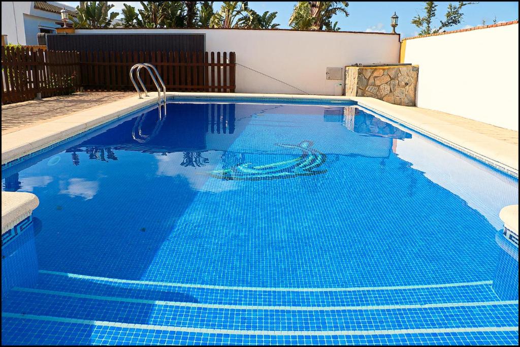 Basen w obiekcie Chalet con piscina privada lub w pobliżu