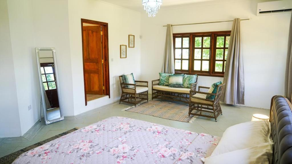 Gallery image of Ogumka, Self catering , Beoliere, Mahe in Victoria