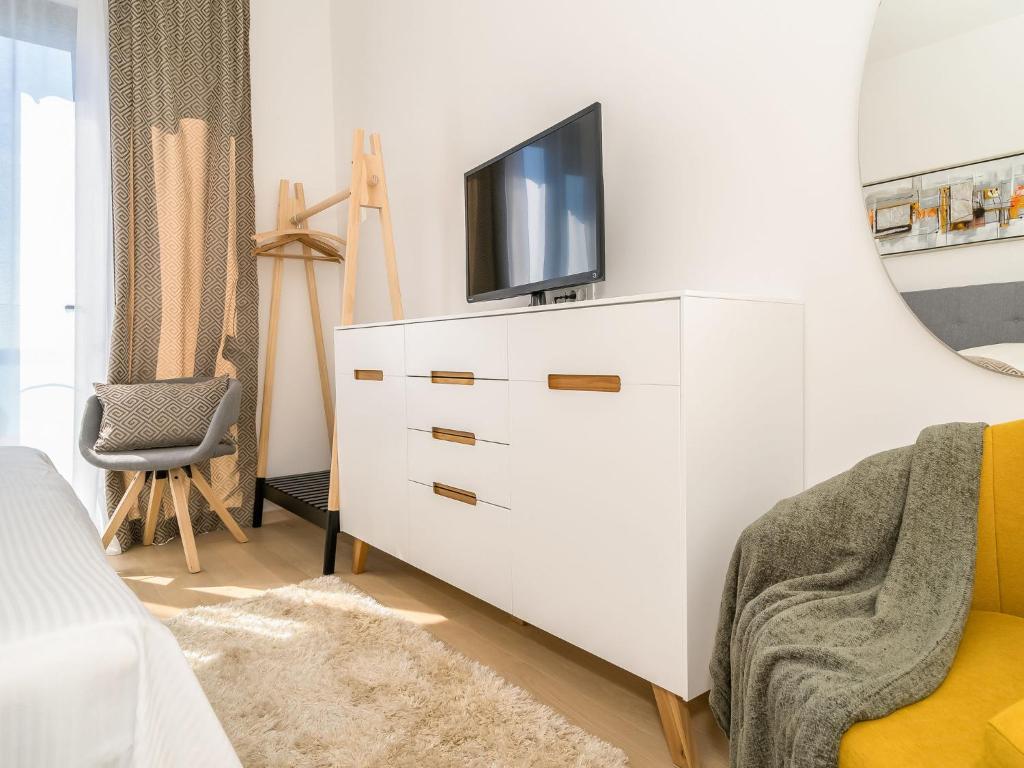 Televízia a/alebo spoločenská miestnosť v ubytovaní Holiday Home Villa Meri 2 by Interhome