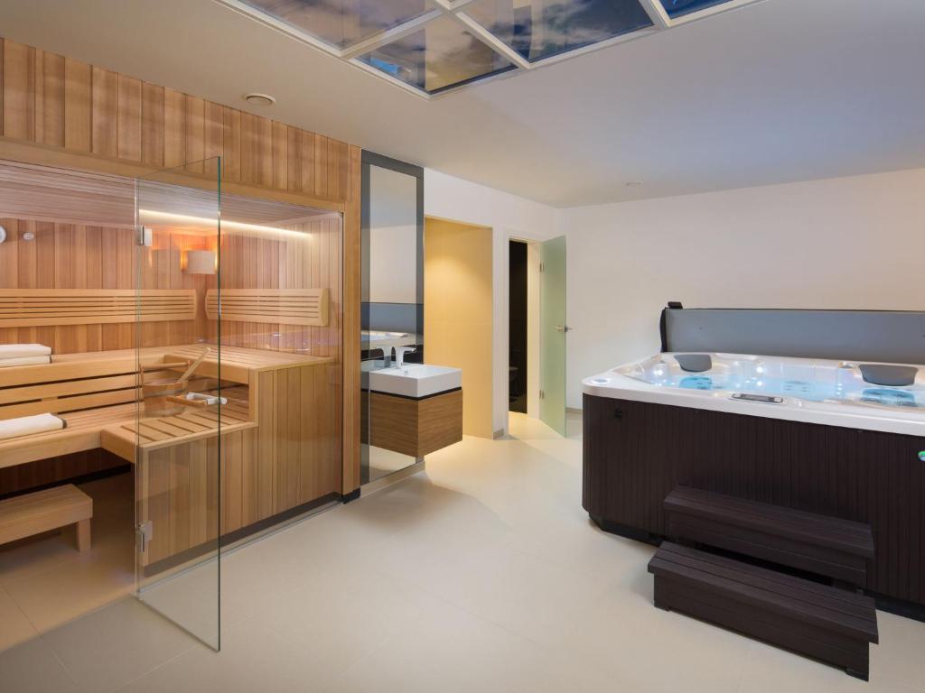 Koupelna v ubytování Villa Palma by Interhome