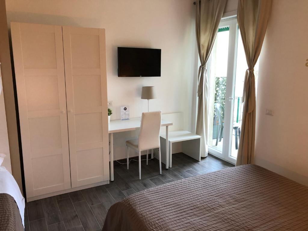 A television and/or entertainment centre at CIVICO 29