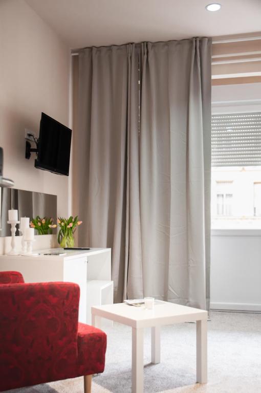 Televízia a/alebo spoločenská miestnosť v ubytovaní B&B Concept