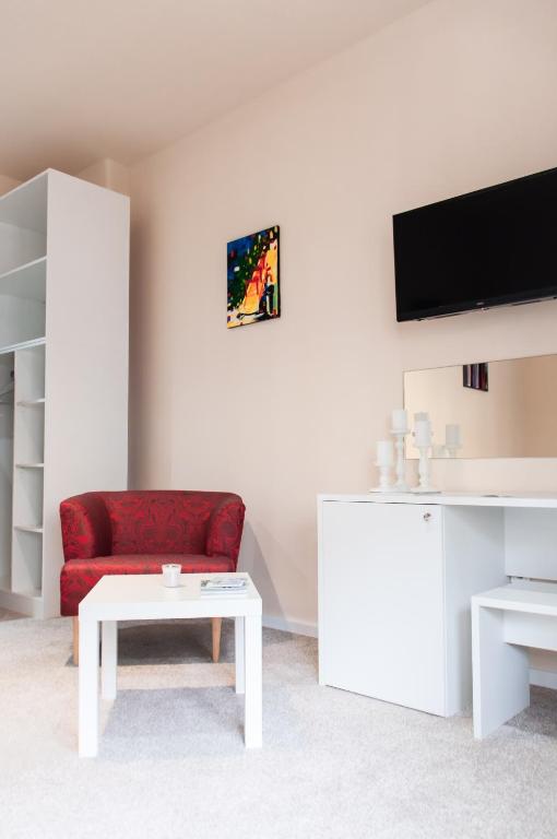 Televízia a/alebo spoločenská miestnosť v ubytovaní B&B Concept