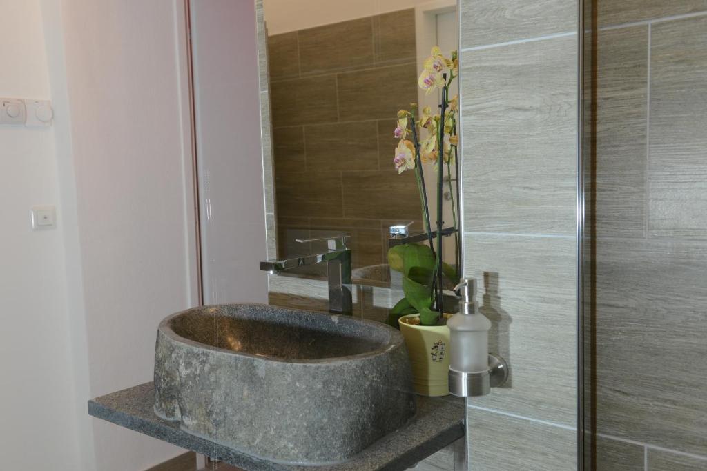 Łazienka w obiekcie Auszeit Vienna Wellness Apartment
