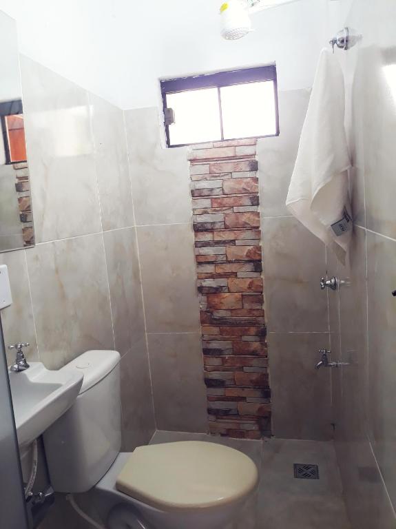 Un baño de Las Salinas Hostal