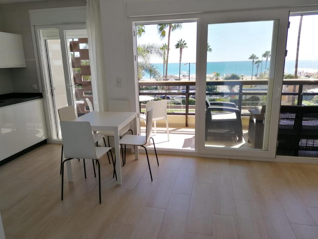 Esplendido APARTAMENTO, CARIHUELA EDIFICIO EL REMO, PRIMERA ...