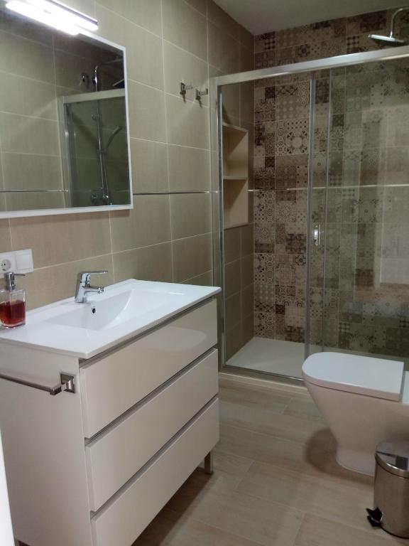 Koupelna v ubytování Esplendido APARTAMENTO, CARIHUELA EDIFICIO EL REMO, PRIMERA LÍNEA