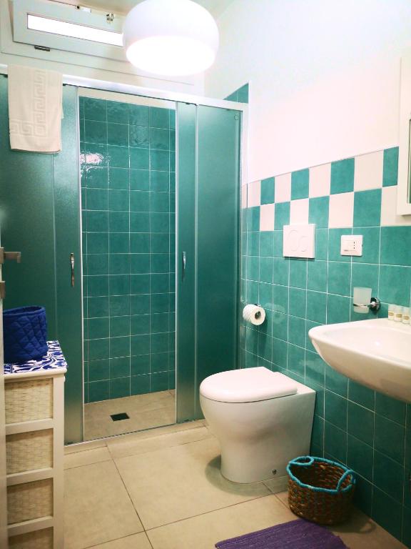A bathroom at TorreBlu Residence